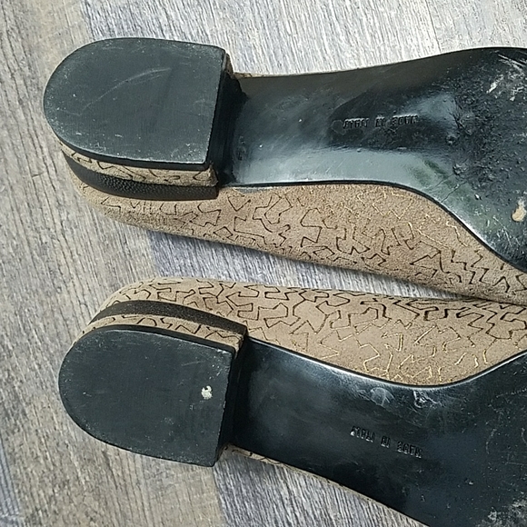 Salvatore FERRAGAMO Size 7 AA Tan Suede Leather Gold design Low Heel - Picture 15 of 16